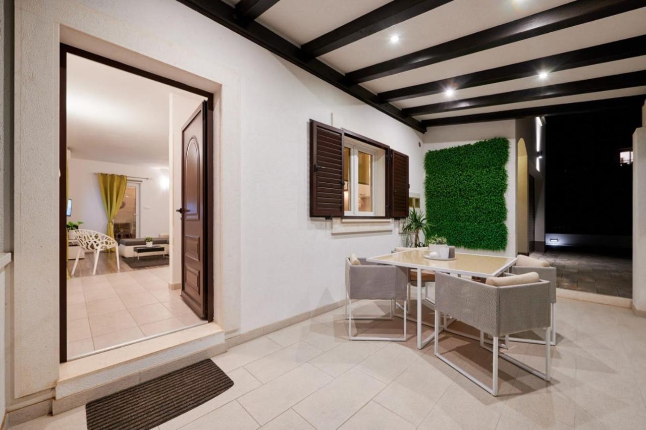 Demonta Villa Trogir